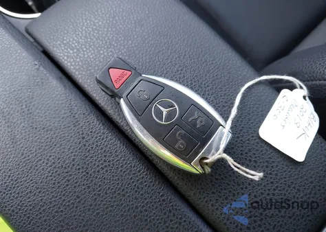 2013 Mercedes-Benz C 300 Sport 4Matic из США, поврежденный, VIN WDDGF8AB9DG077089